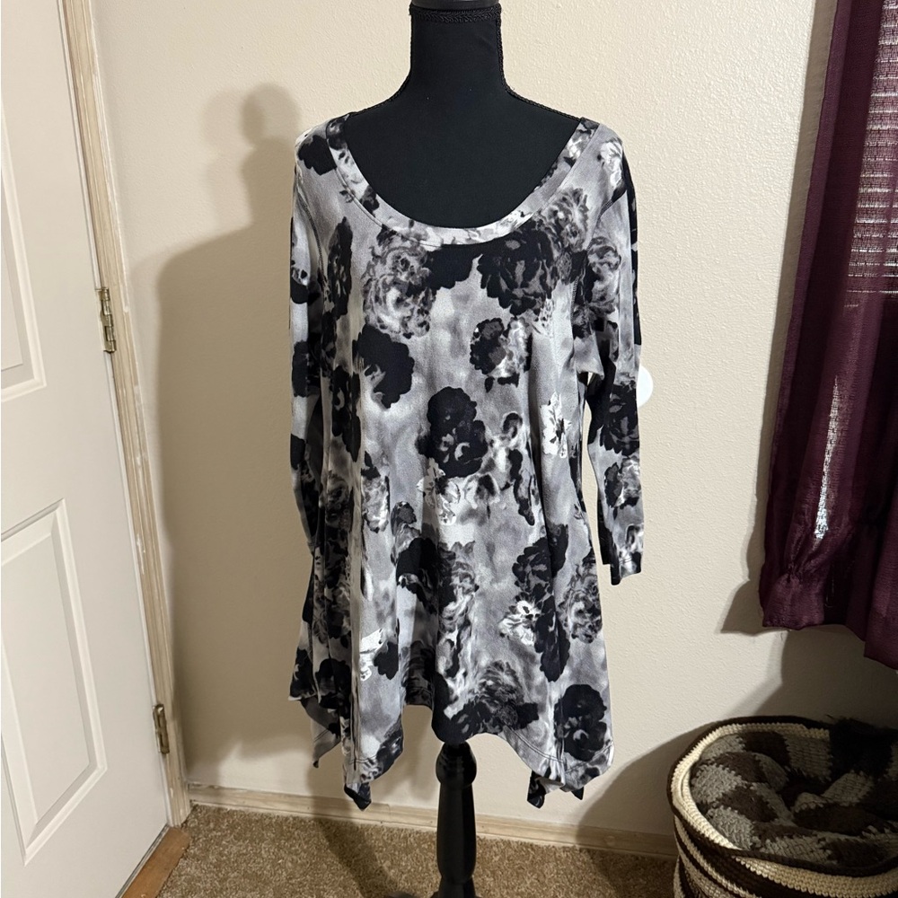 Black and Gray floral print Women's Top
